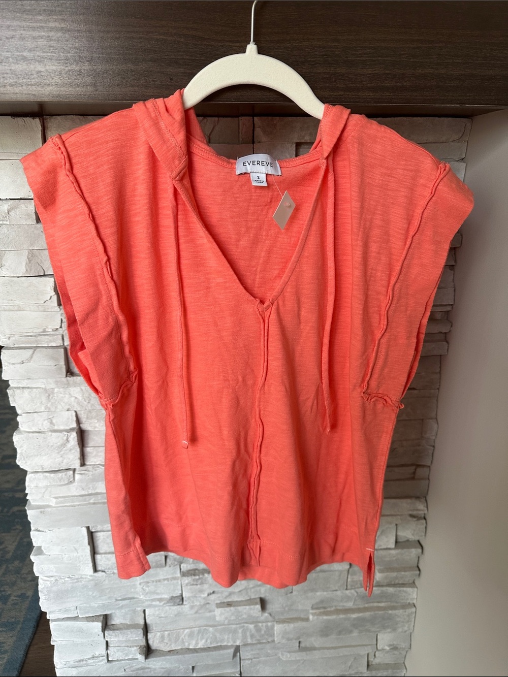 Evereve Coral Cruz V-Neck slub short sleeve hoodie